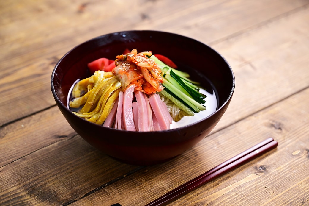 ハムなどののった麺類