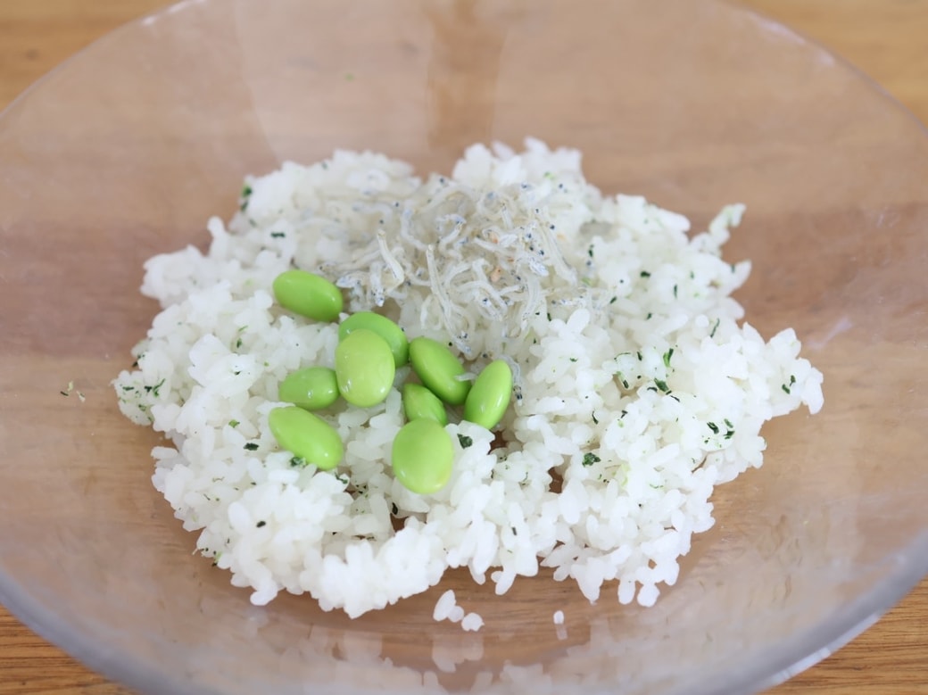 「枝豆とちりめんのひろしおにぎり」