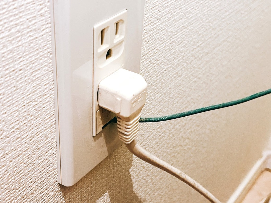 温水洗浄便座の電源プラグ