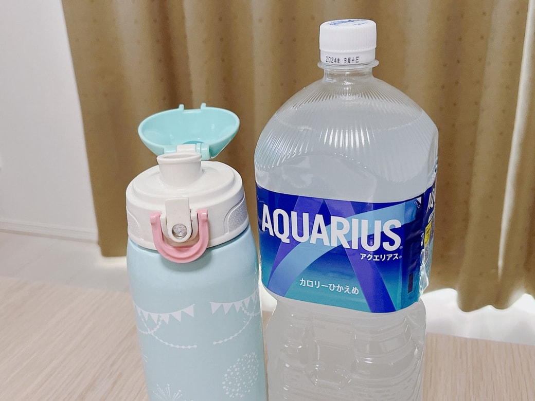 スポーツドリンクと水筒