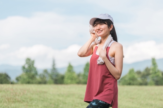 運動や散歩をする女性