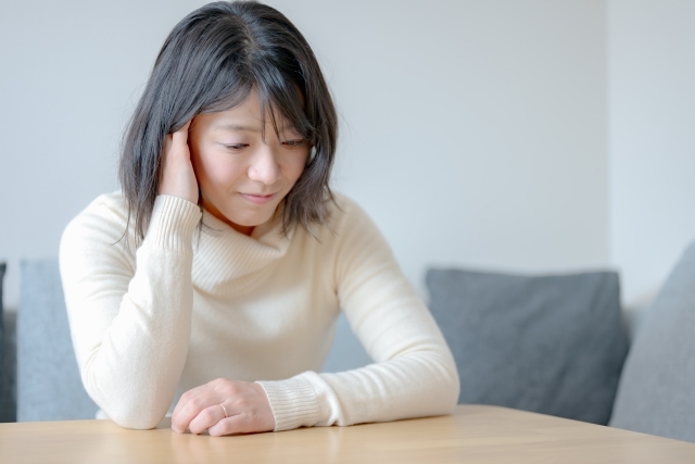 気持ちが落ち込んでいる女性