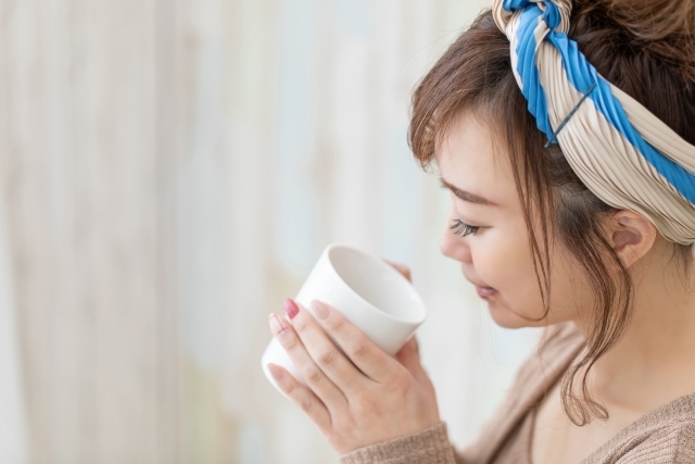 ドリンクを飲む画像