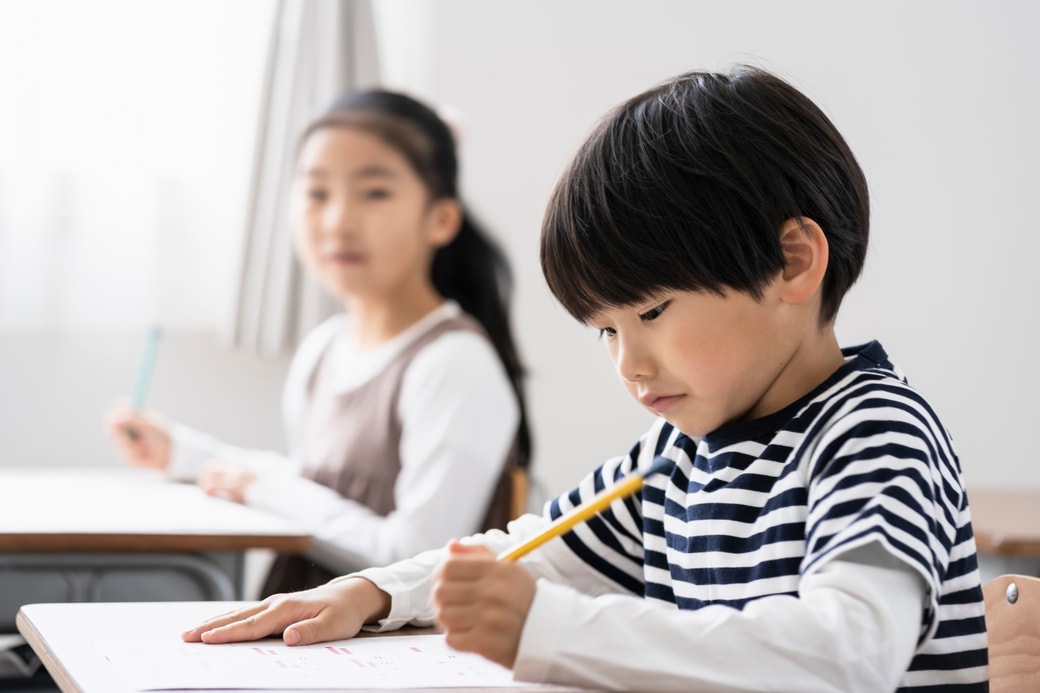 勉強する子ども