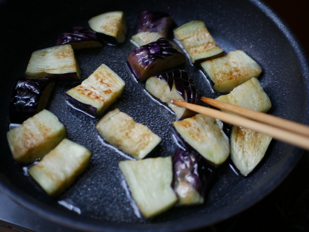 揚げ焼きしているところ