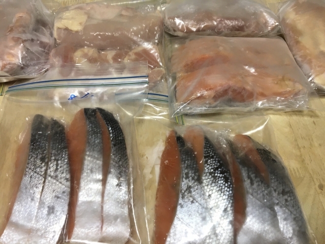 保存袋に入った肉・魚