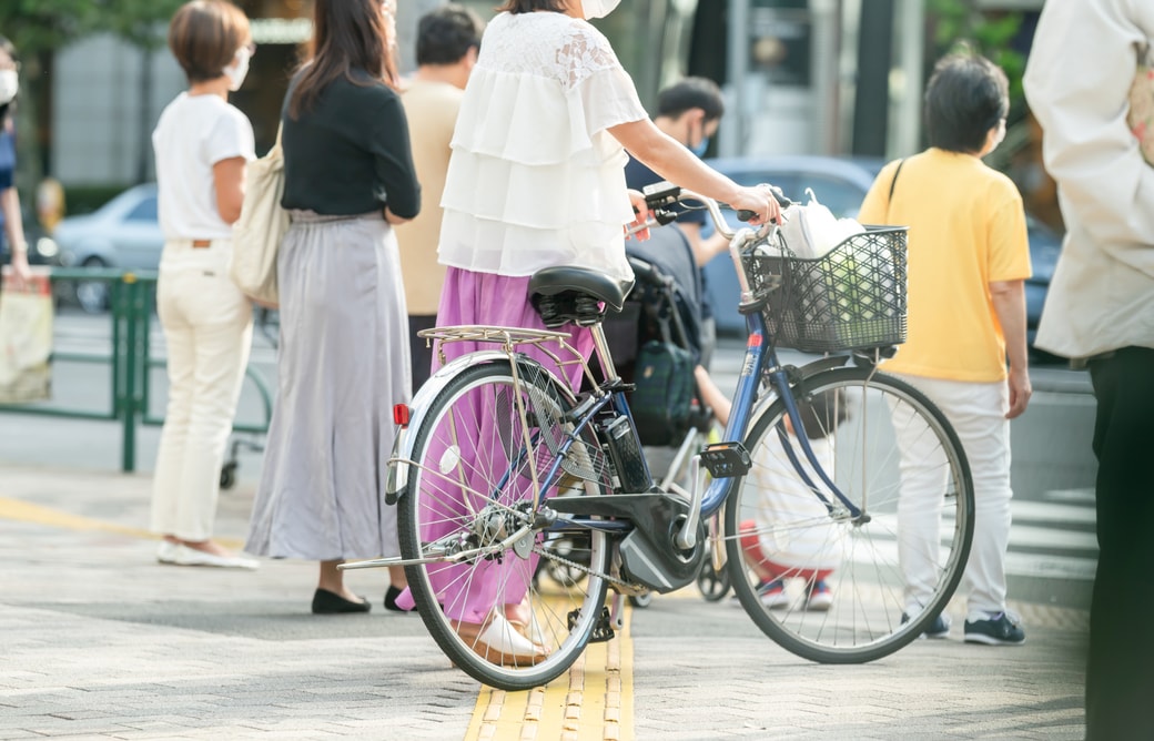 自転車の女性