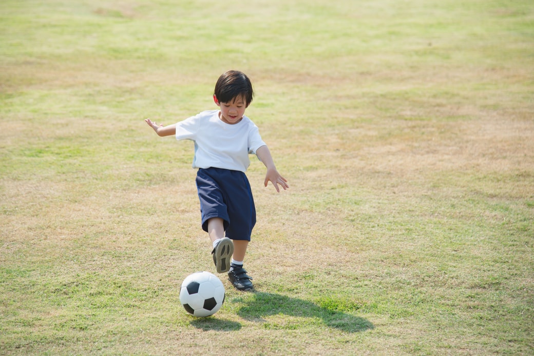 運動する男の子