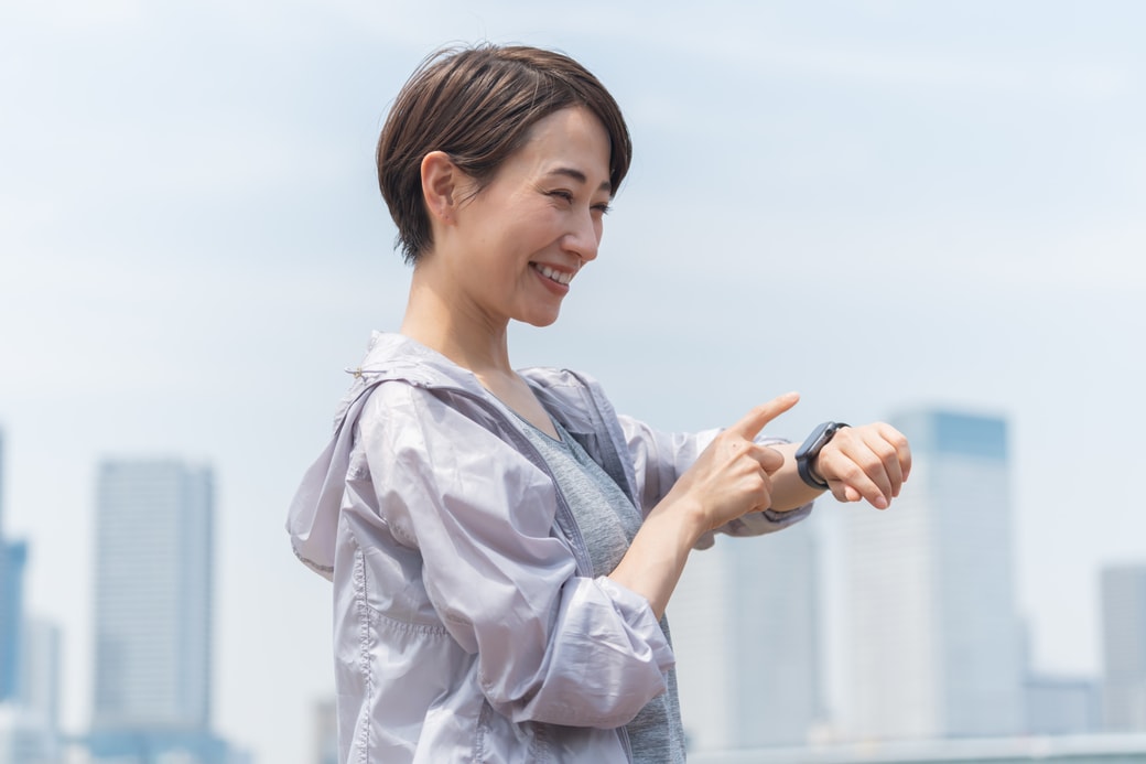 運動する女性