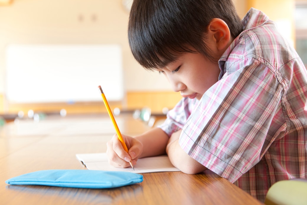 勉強する子ども