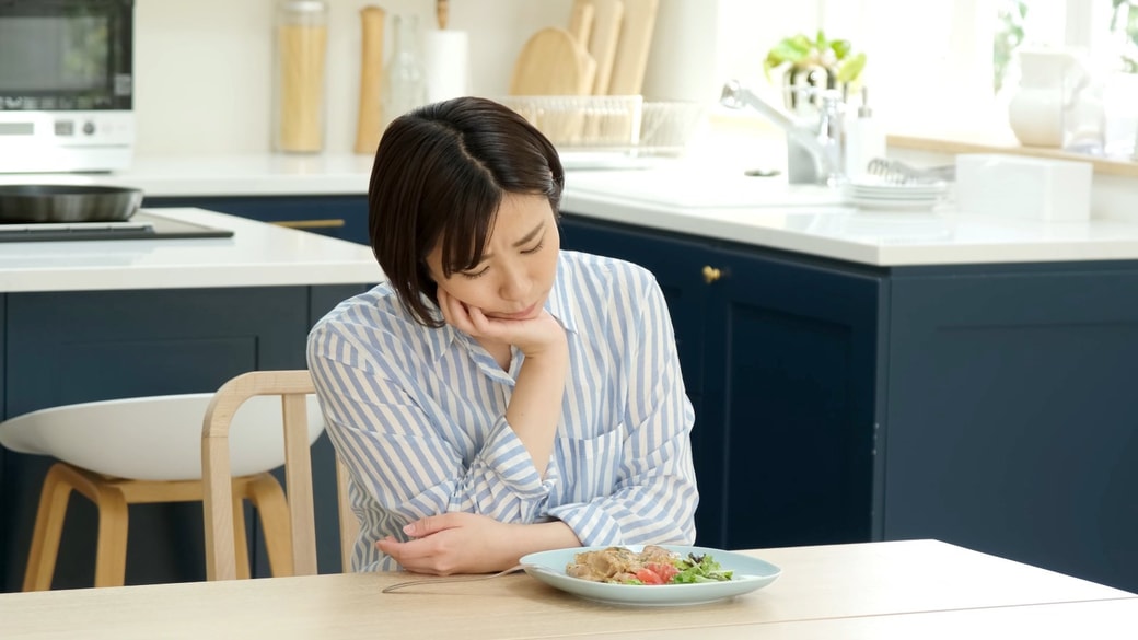 糖質制限ダイエットをしている女性