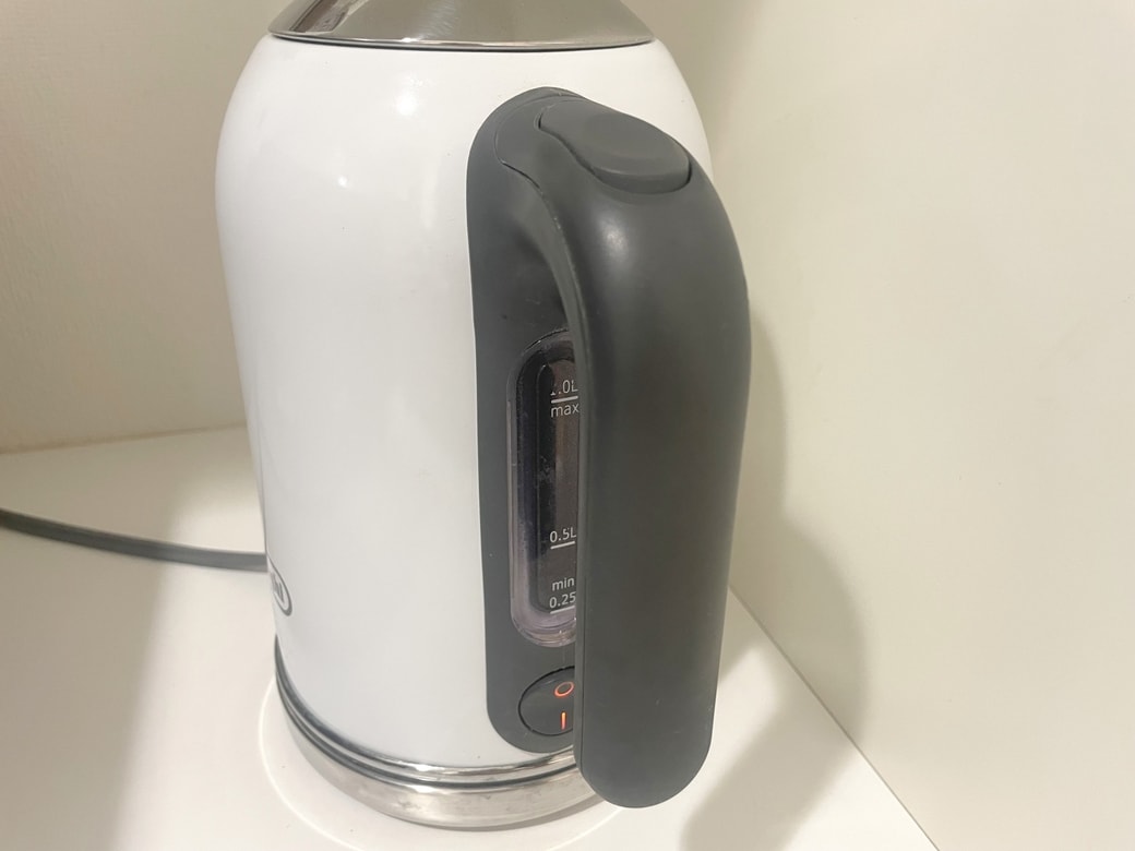 電源を入れて沸騰させ、放置する