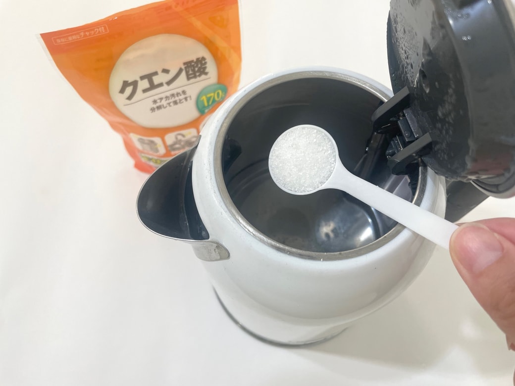 ぬるま湯とクエン酸を入れる