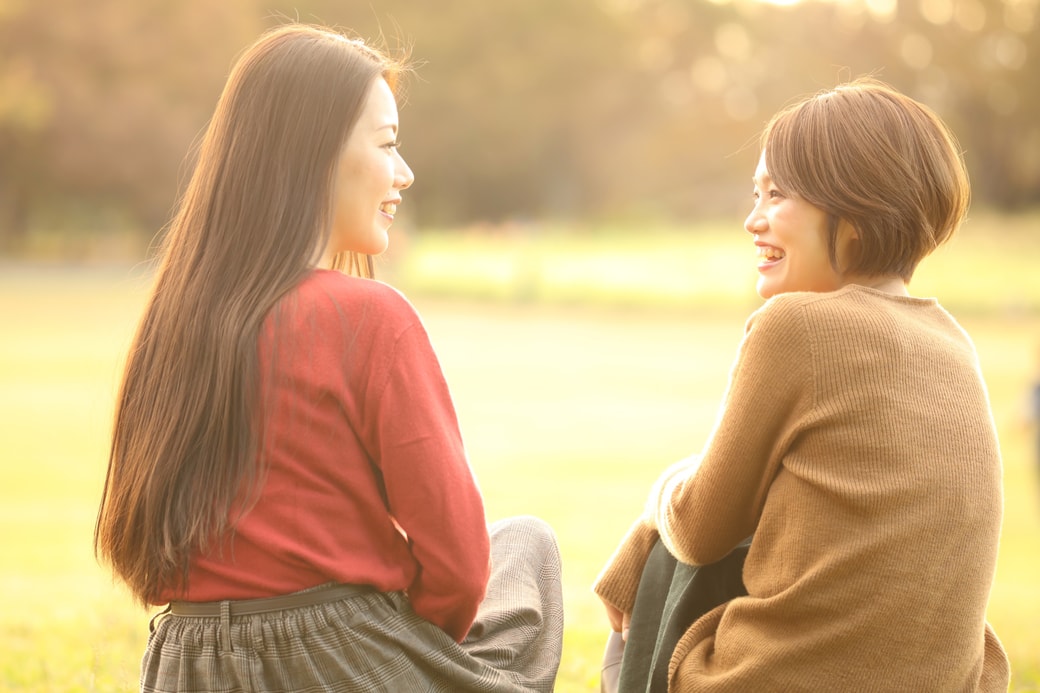 話をする女性