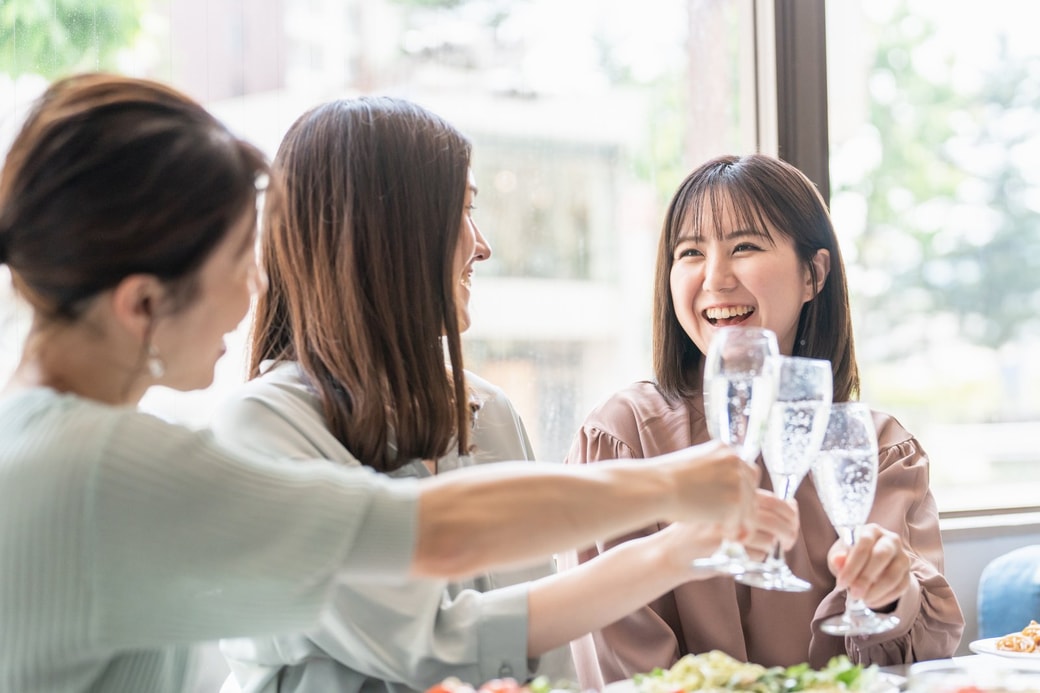 友人と楽しむ女性たち