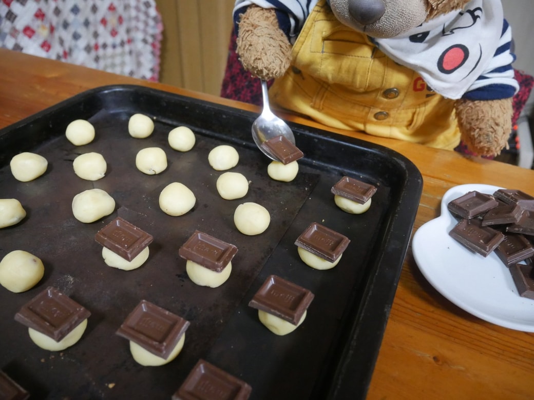 チョコをのせる