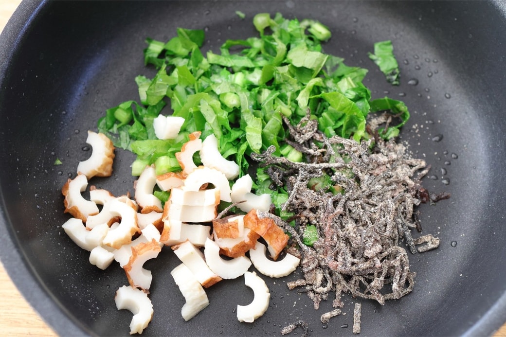 「かぶの葉とちくわの昆布おにぎり」