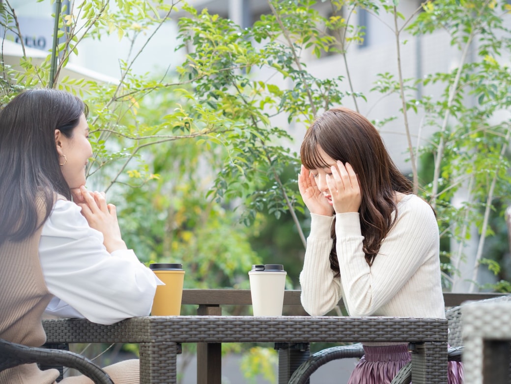 話しをする女性