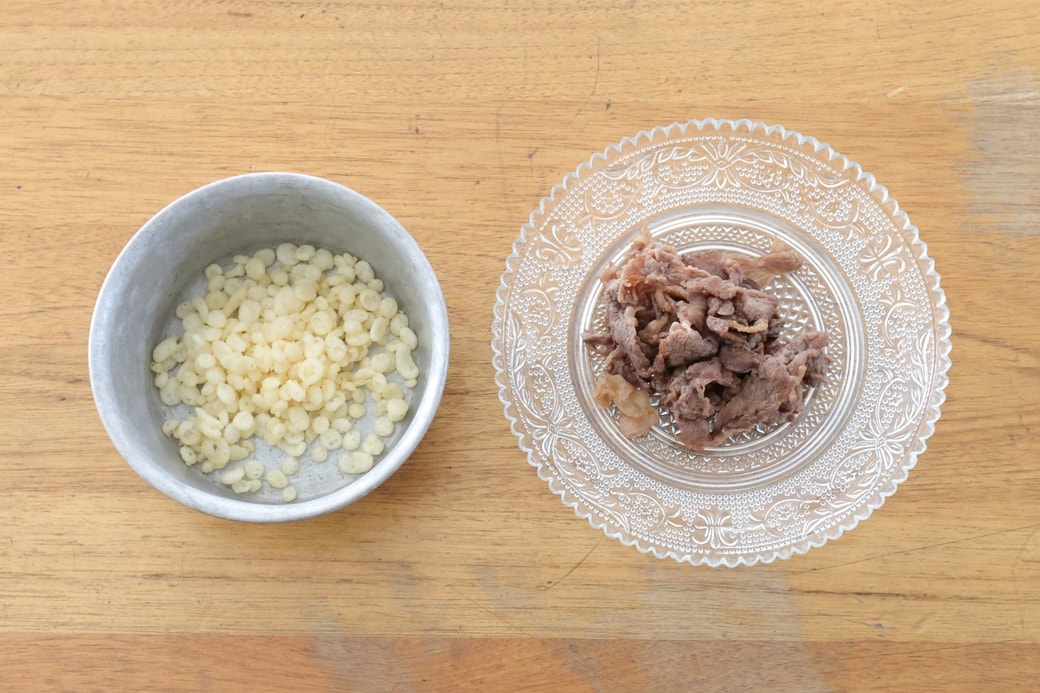 牛肉と天かすのおにぎり