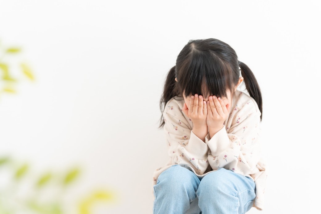 泣く子ども
