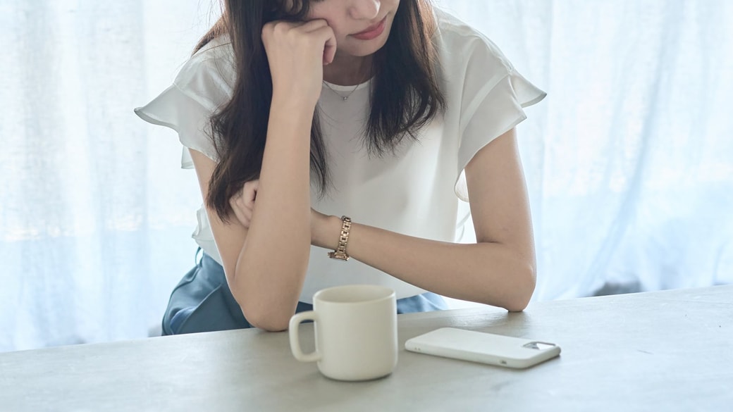 理想の自分を演じる：自分が価値ある人間だと他人に認めてもらおうと必死になる