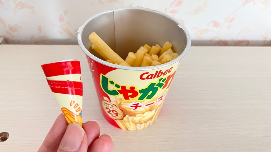 くるくる巻いたじゃがりこのフタ