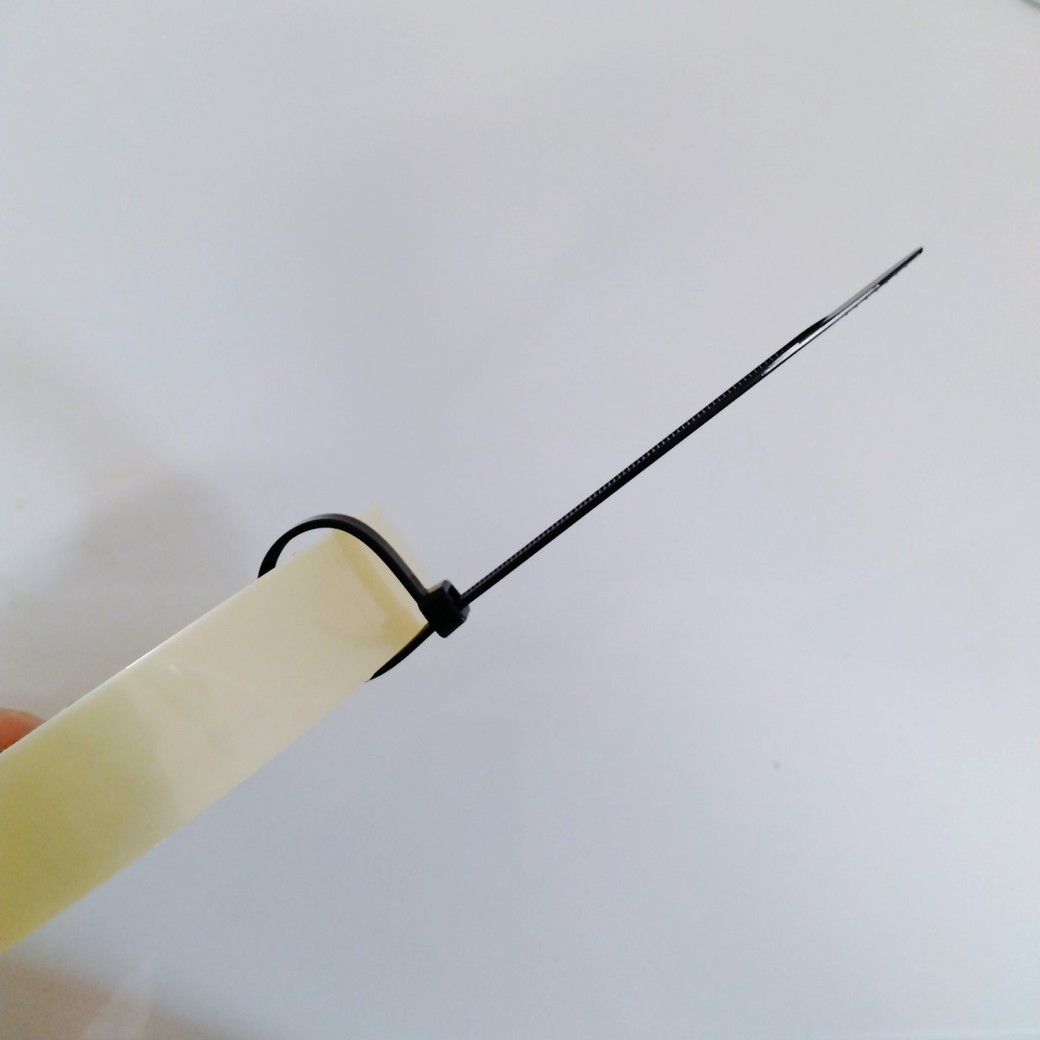 結束バンドをつけた透明のOPPテープ