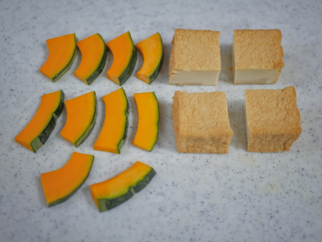 厚揚げとかぼちゃの下ごしらえ