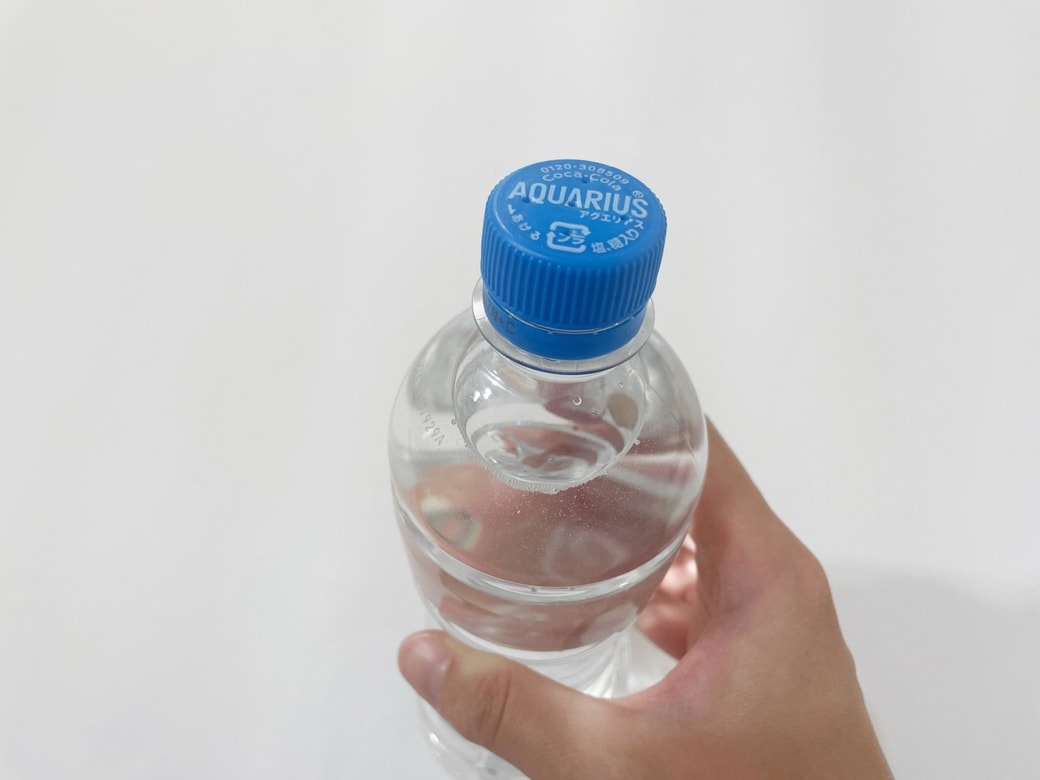 水を入れたペットボトルに取りつける