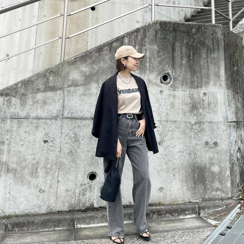 ジャケット×デニムと合わせれば失敗なし。