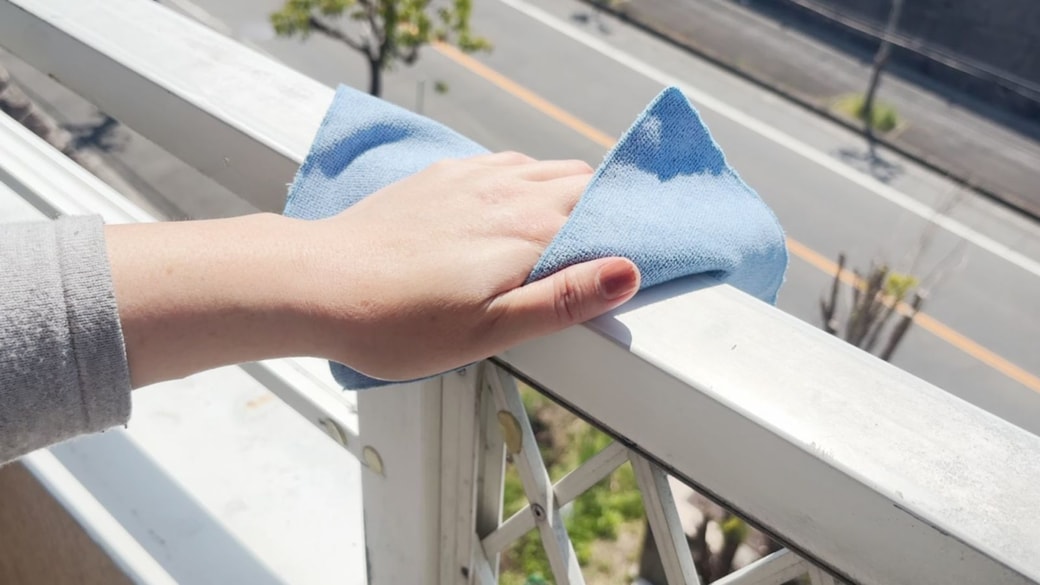 乾拭きで仕上げる