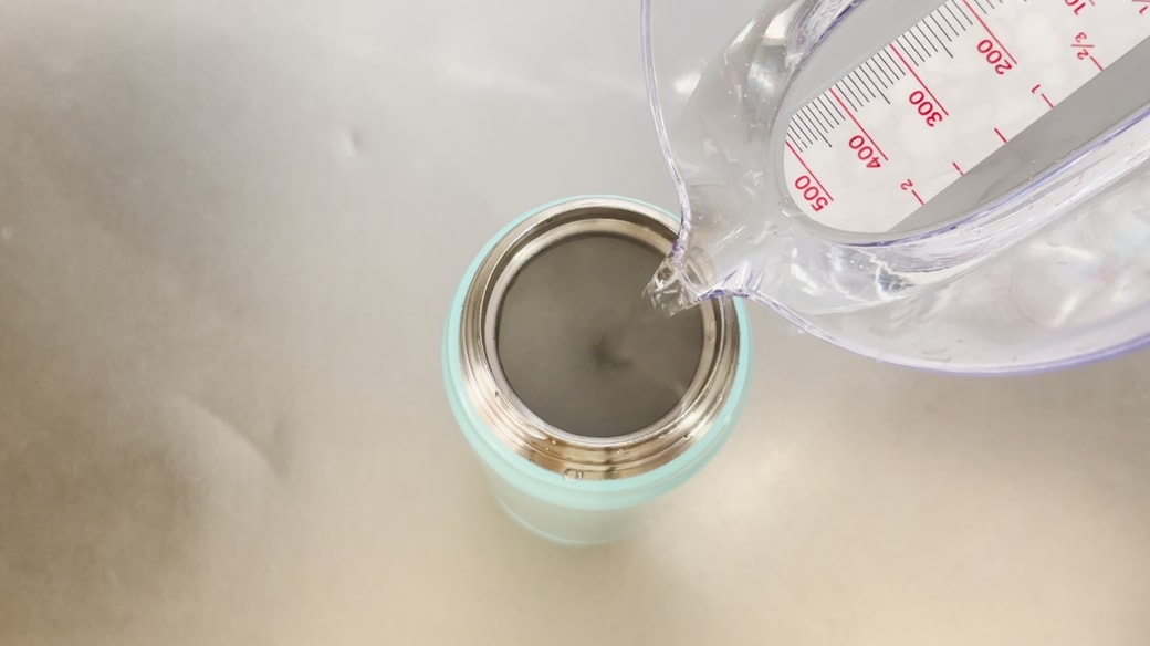 お湯を注ぐ