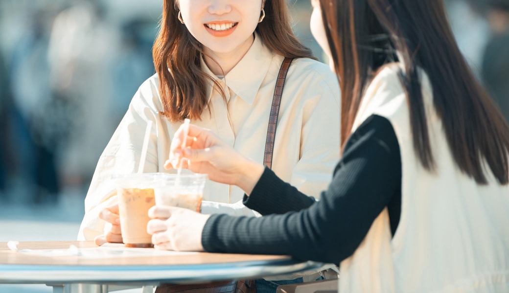 話をする女性