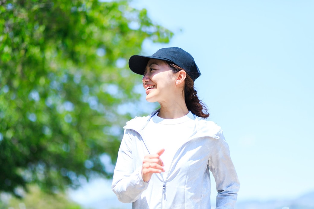 散歩する女性