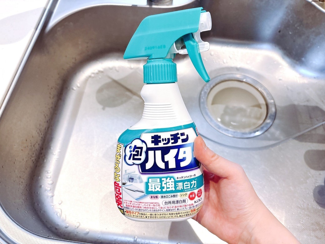 掃除に使うキッチン泡ハイター