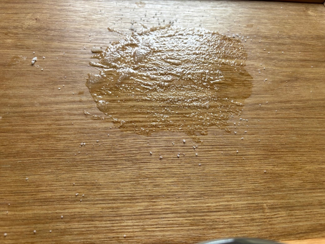 生卵を取り除いた後のお盆の様子