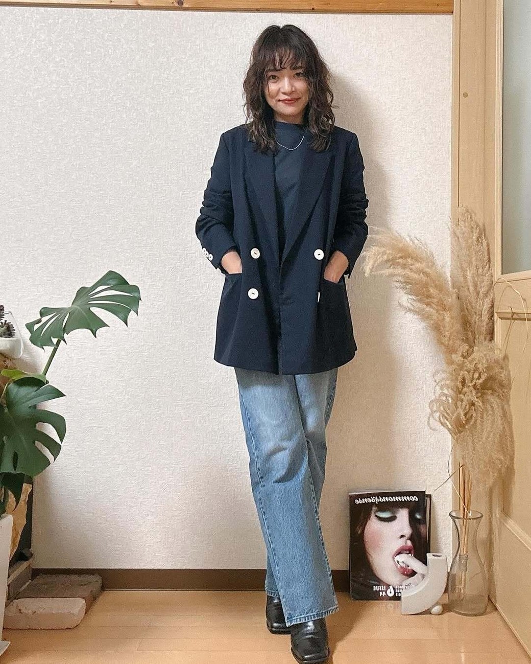 きれいめジャケットと組み合わせた鉄板コーデ。