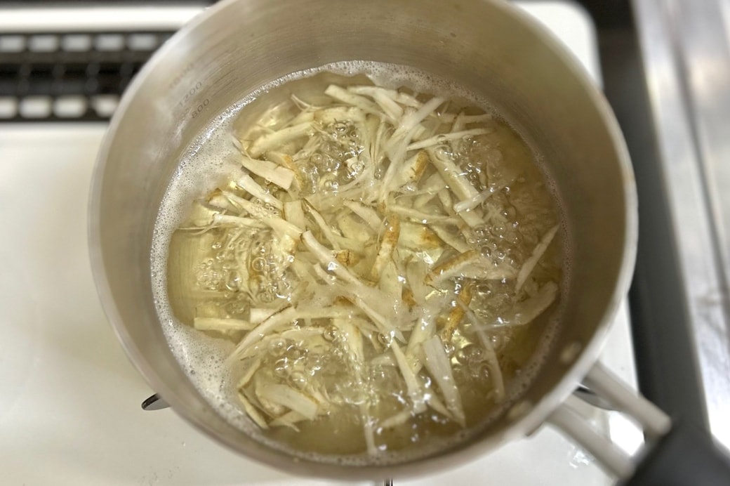 ごぼうを煮る
