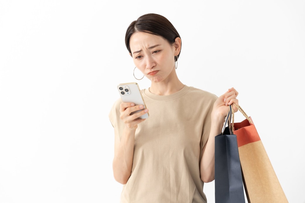 衝動買いをする女性