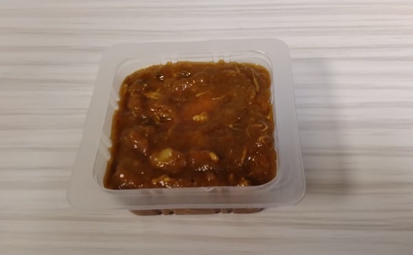 カレーを入れる
