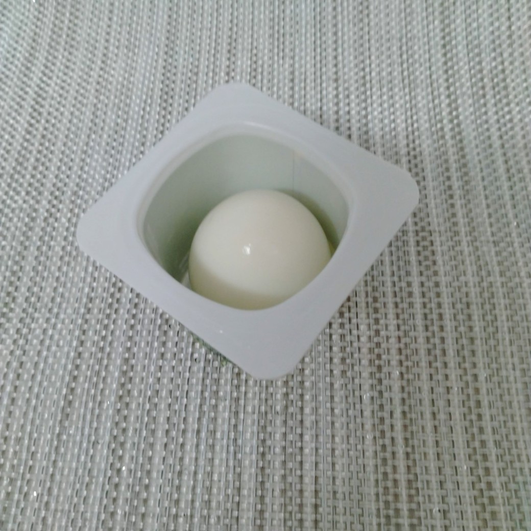 容器に入ったゆで卵