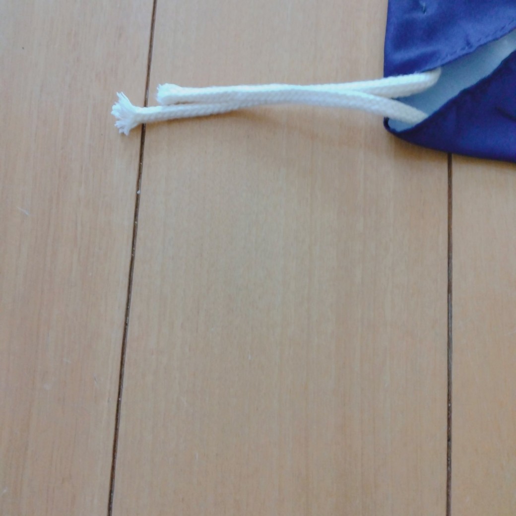 巾着袋に通したひも