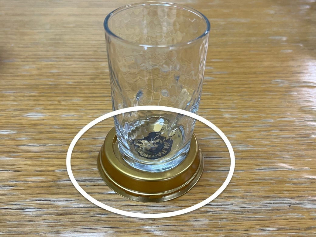 コースターとして使える：結露による水滴をキャッチ！安定感もある。