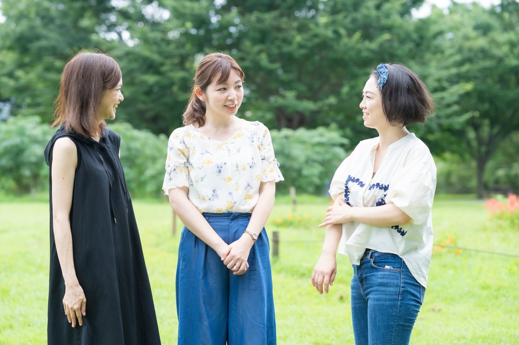 話をするママ友