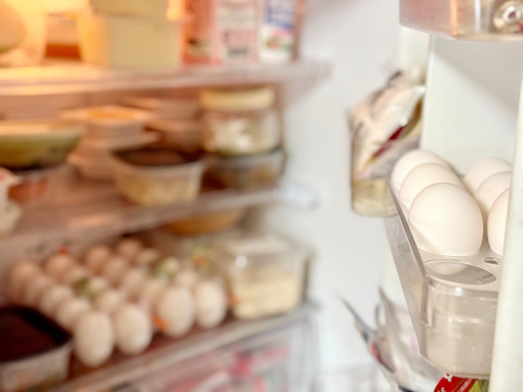 冷凍庫内の整理：残ったおかずや余った食材を整理することで節約にもなる！