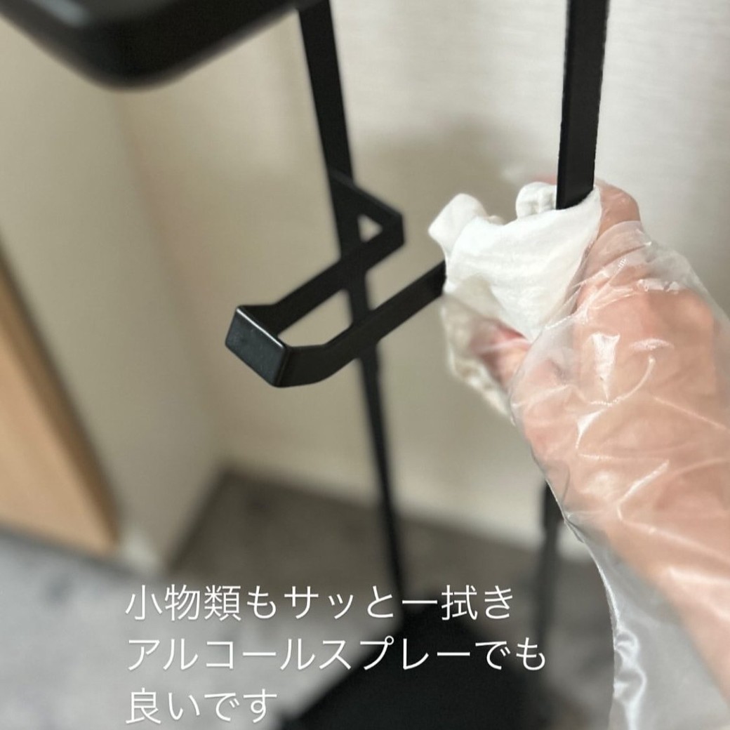 トイレ内に置いている小物類を拭き掃除