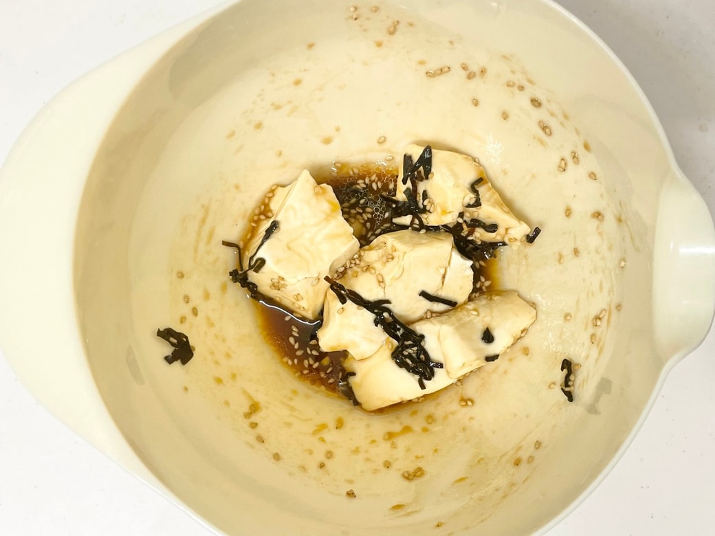 ちぎり豆腐の塩昆布和え