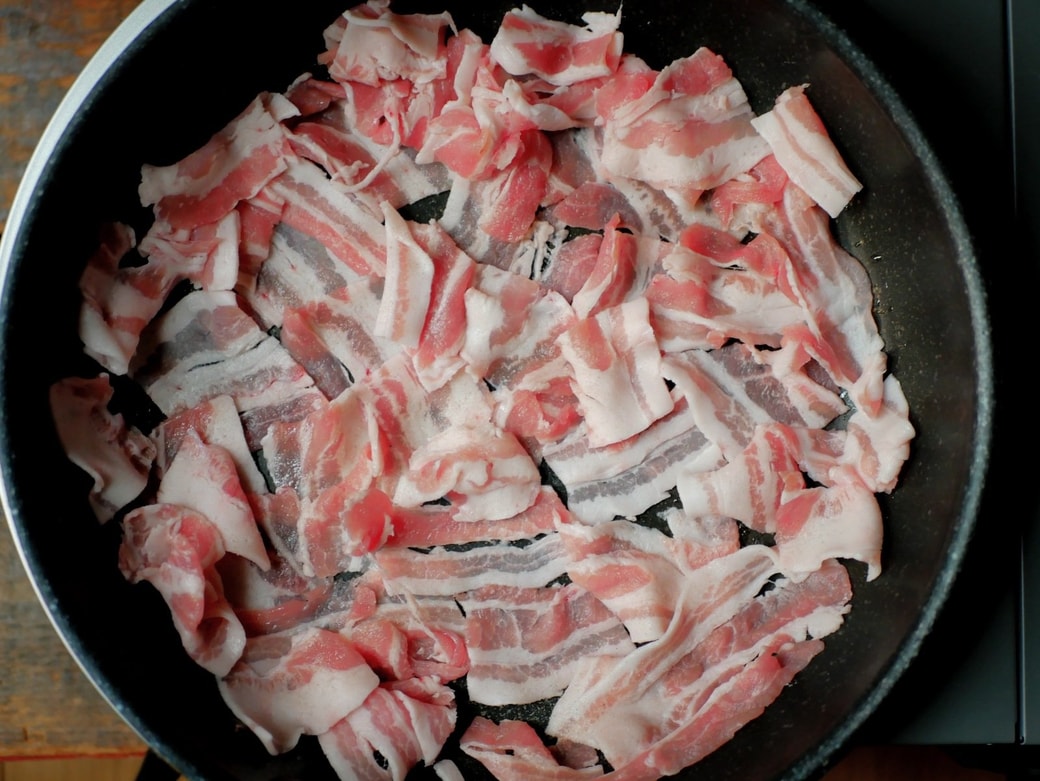 お肉を広げるようにおく