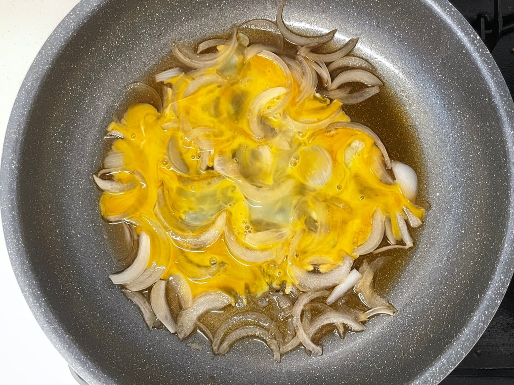卵と新玉ねぎ丼