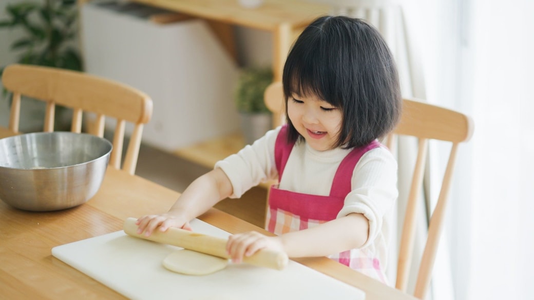 お手伝いする子ども